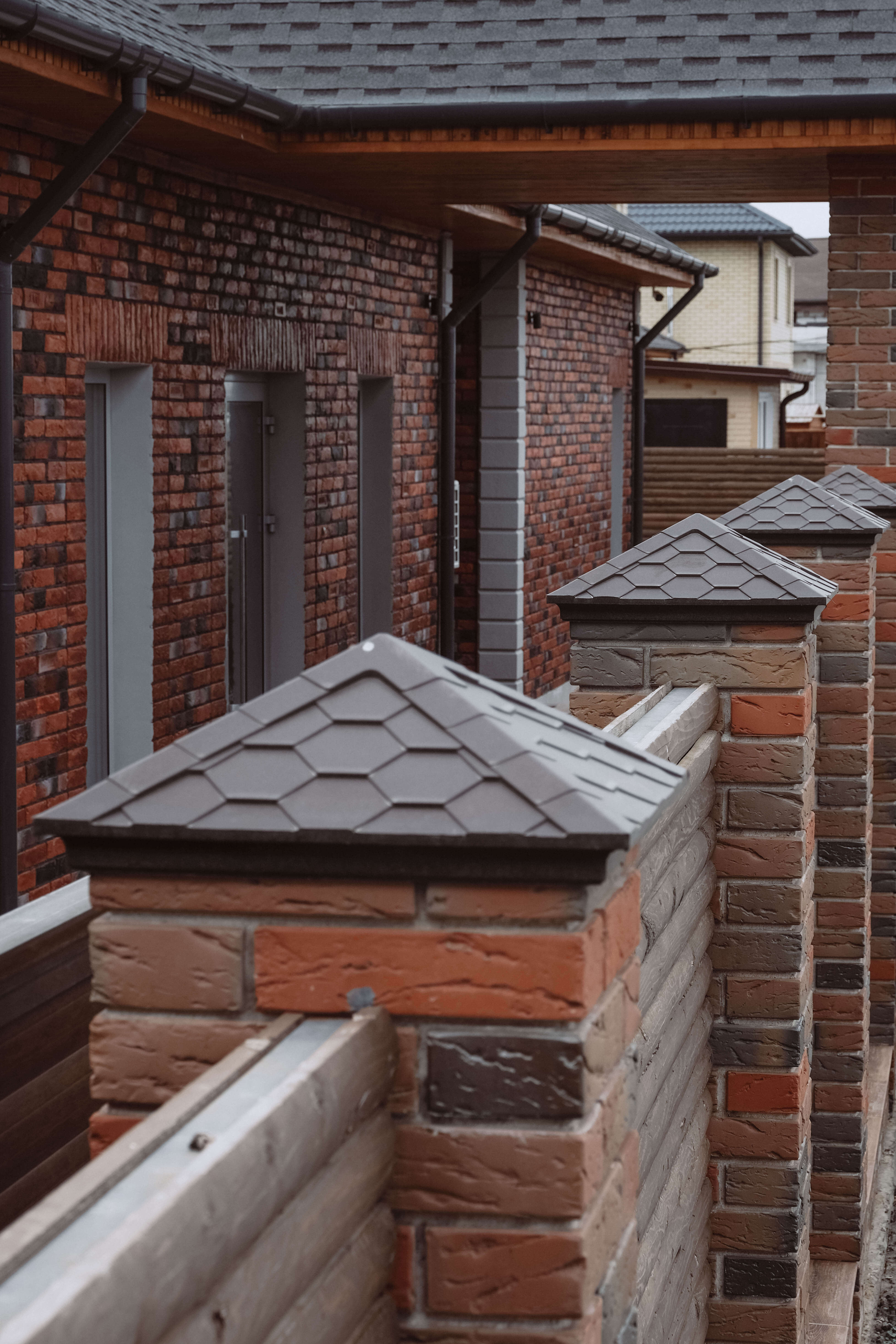 Колпак Zking Эверест Коричневый на столб 1.5х1.5 кирпича (390х390мм) в Орле фото